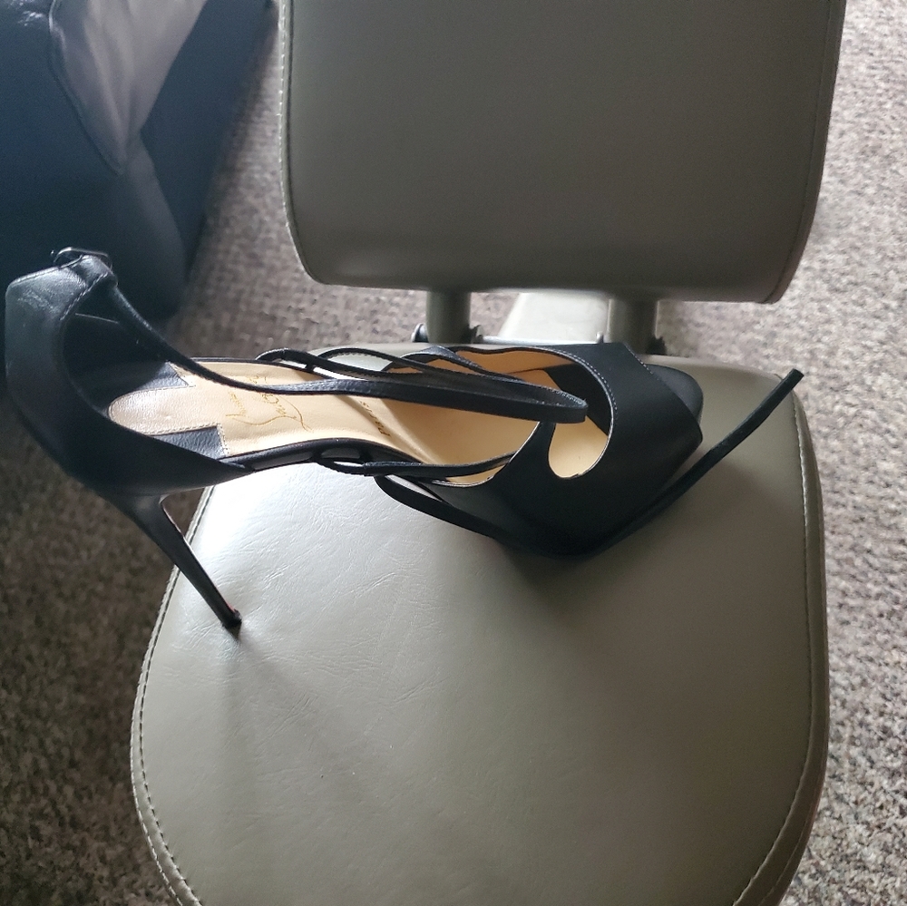 Women's Louboutin heels 👠